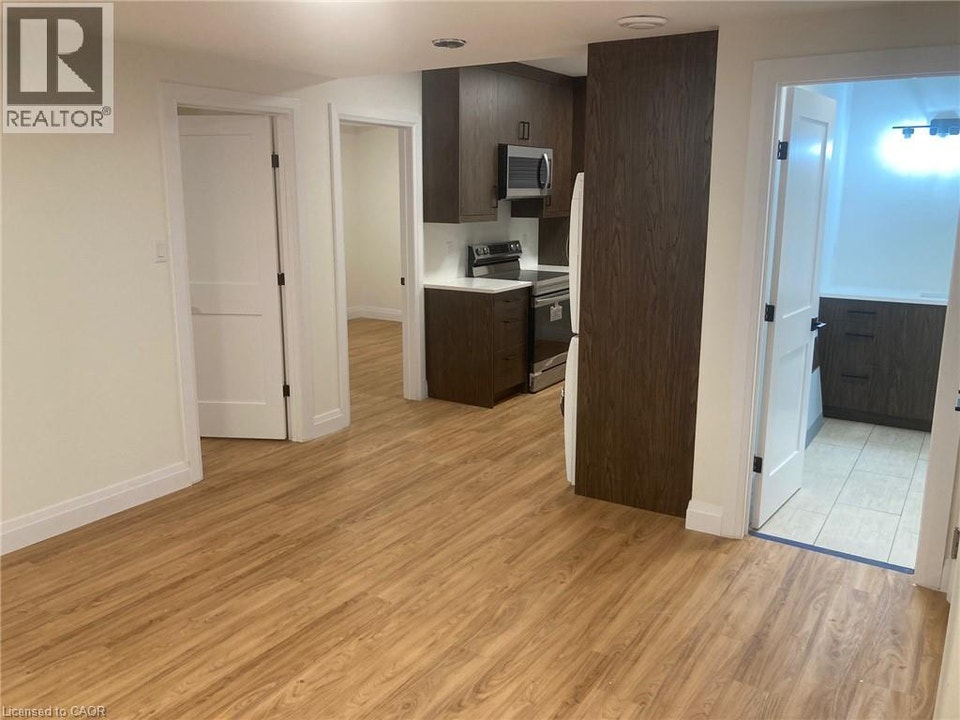 33 CHURCH Street E Unit# 33B (lower unit) Elmira, Ontario 4