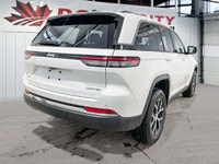 This Jeep Grand Cherokee delivers a Regular Unleaded V-6 3.6 L/220 engine powering this Automatic tr... (image 4)