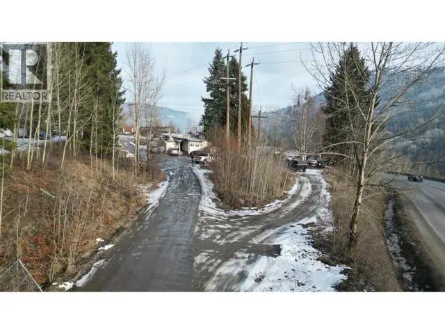 1381 3B Highway Warfield, British Columbia in Houses for Sale in Nelson - Image 20