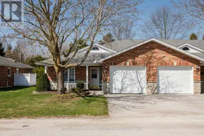 Located in the welcoming Huron Meadows adult life lease community, Unit #8 offers spacious and comfo...