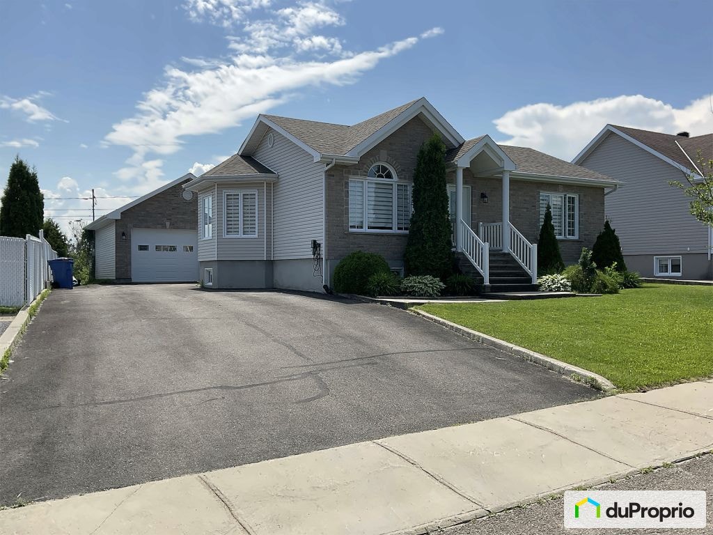 $545,900 - Bungalow for sale in Roberval — photo 2
