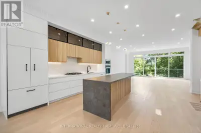 Modern Architect-Designed Home - 3400 SqFt | 3400 sqft (2550 sqft above grade, 975 sqft at/below gra...