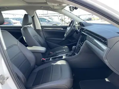 2021 Volkswagen Passat Highline 2.0T 6sp at w/Tip SUNROOF, View more