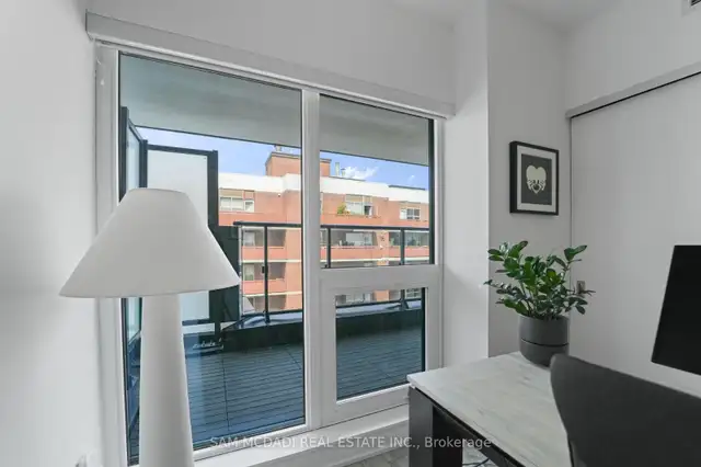 Stylish 2Br 2Bath Condo Corner Suite #815, Mississauga W1228820463235458746115124