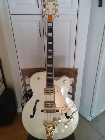 Nice guitar except for a thinline crack under the neck, had it for 8 years(used), have original rece...