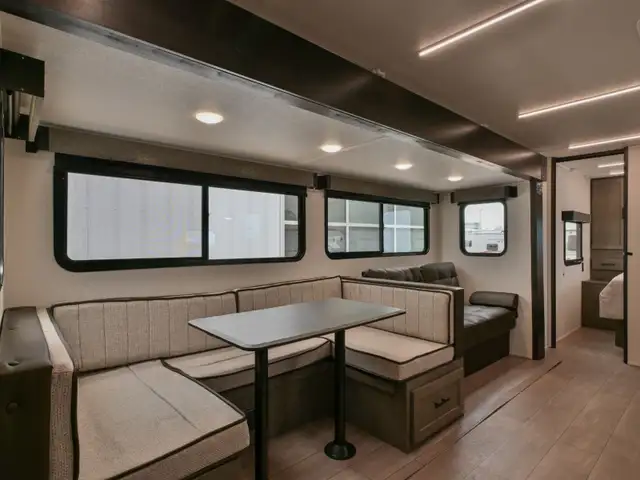 2026 Cherokee Alpha Wolf 26DBH in Travel Trailers & Campers in Edmonton - Image 15