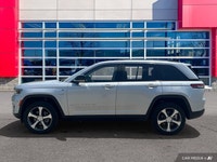 2.0L I4 DOHC, 4WD. Odometer is 18677 kilometers below market average! Silver Zynith 2023 Jeep Grand... (image 1)