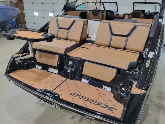 2025 Yamaha Boats 255XD in Powerboats & Motorboats in Saskatoon - Image 8