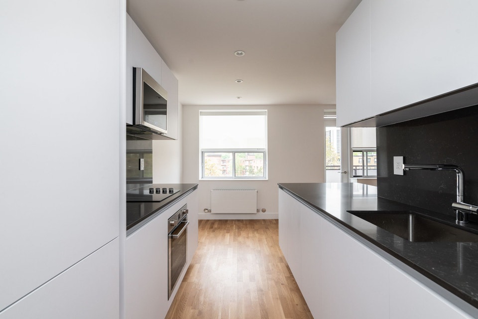 renovated two bedroom, eglinton and dvp - ID 4757 2