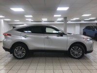 Set out with confidence in the 2021 Toyota Venza Limited, a pre-owned SUV designed for drivers who w... (image 3)