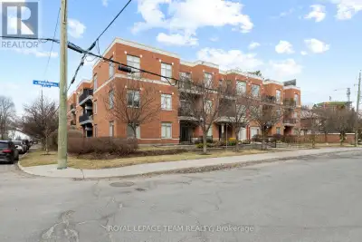 Welcome to River Court by Domicile, just steps to the picturesque Rideau River. This well maintained...