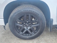 5.3L V8 | Z71 OFF ROAD PACKAGE | HEATED FRONT BUCKET SEATS | HEATED STEERING WHEEL | LEATHER | BOSE... (image 4)