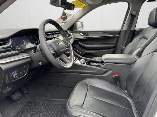 2023 Jeep Grand Cherokee 4xe BASE | Low Km | Remote Start in Cars & Trucks in Edmonton - Image 12