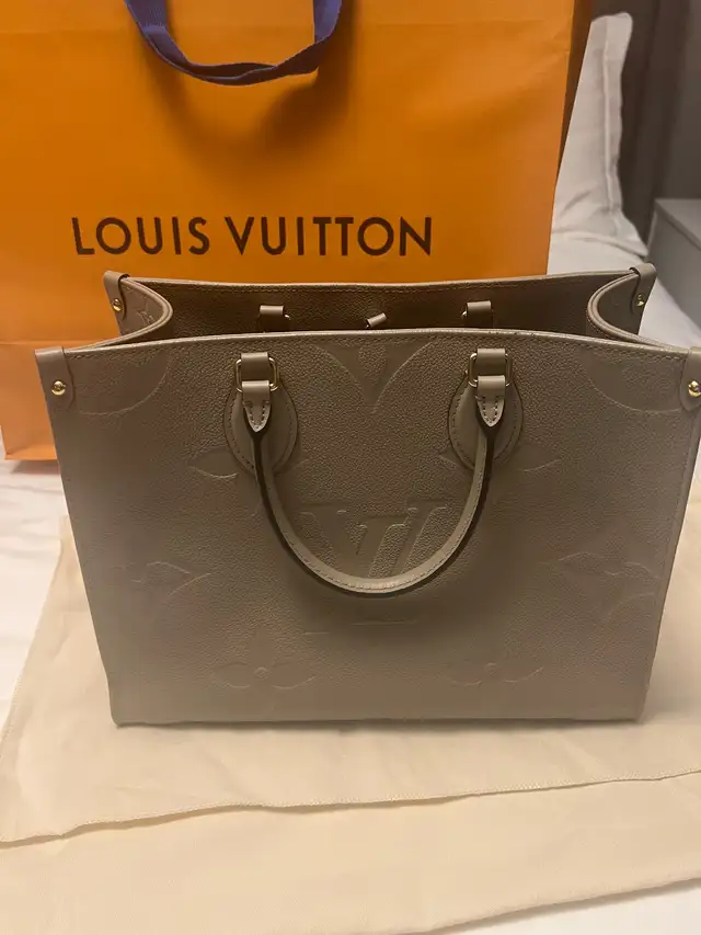 Louis Vuitton On The Go Medium-Turtledove in Bags & Luggage in Peterborough - Image 4