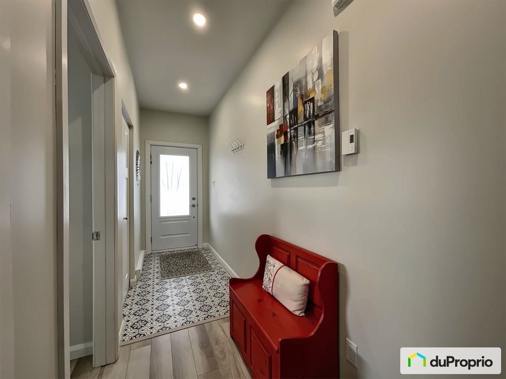 $654,900 - Bungalow for sale in Magog — photo 2