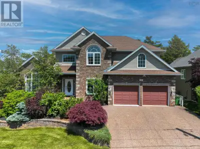 Welcome to this exceptional executive home located in The Ravines. Perfectly positioned on a beautif...