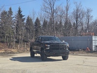 Powerful Gas V8 5.3L/325 engine - Advanced lane departure warning system - 4x4 drivetrain for except... (image 4)