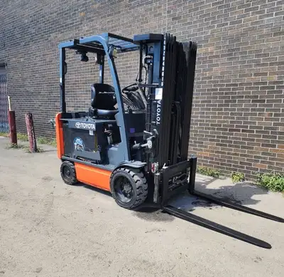 Keywords: used forklift, electric forklift, Toyota forklift, 4-stage mast forklift, 6500 lbs capacit...