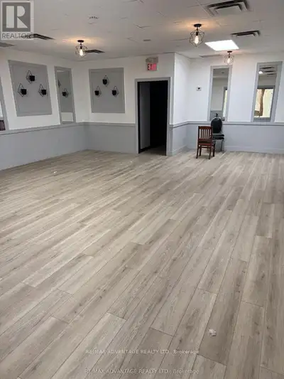 The commercial space at 3 Glenroy Rd, Unit 3 offers approximately 900 sq ft on the main floor in a b...