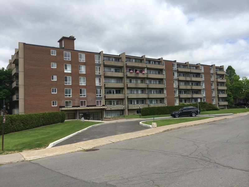 920 · 925 Blvd. MarcelLaurin, SaintLaurent, QC H4M 2N1, Canada