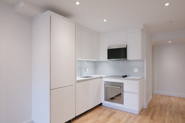 3195 Van Horne Avenue — photo 1