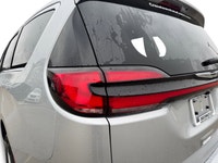 This 2026 CHRYSLER PACIFICA SELECT has the following options Caprice Leatherette Bucket Seats, Remot... (image 9)
