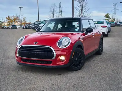 Come see this capable 2019 MINI 5 Door Cooper | Sunroof | Backup Cam | Adaptive Cruise | Heated Seat...