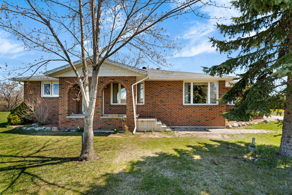 278 County Road 27E, Kingsville ON in Houses for Sale in Leamington