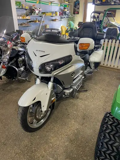 BEAUTIFULL GOLDWING VERY WELL KEPT only 16,000 miles, tires near new, loaded, service records , need...