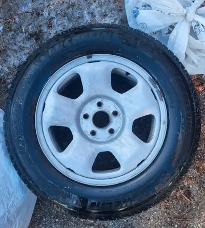 (4) 235 65 17 Michelin Latitude Snow Tires. Mounted on Alloy rims from a Honda Odyssey (2016). Bolt...