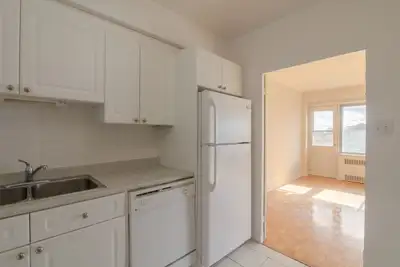 Akelius two bedroom apartment for rent. Located near Docteur Penfield in the Downtown - Guy Concordi...