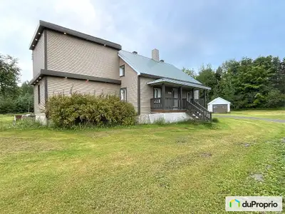 Jolie residence bien entretenue à 1 1/2 à 2 minutes de l'autoroute et 6 minutes du centre-ville, 4 c...