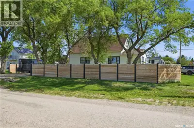 Is lake life calling your name? This 4 season cabin is sitting on a fully treed massive corner lot (...