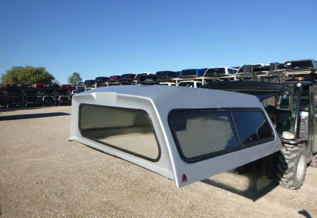 2009 - 2018 Dodge Ram 6'4 PS2 Bright Silver Leer180 Truck Cap in Other Parts & Accessories in Kitchener / Waterloo - Image 5