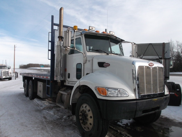 2006 PETERBILT 335 DECK TRUCK in Heavy Trucks in Red Deer - Image 2