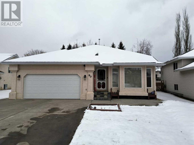 90 Park Drive Whitecourt, Alberta in Houses for Sale in Edmonton - Image 2