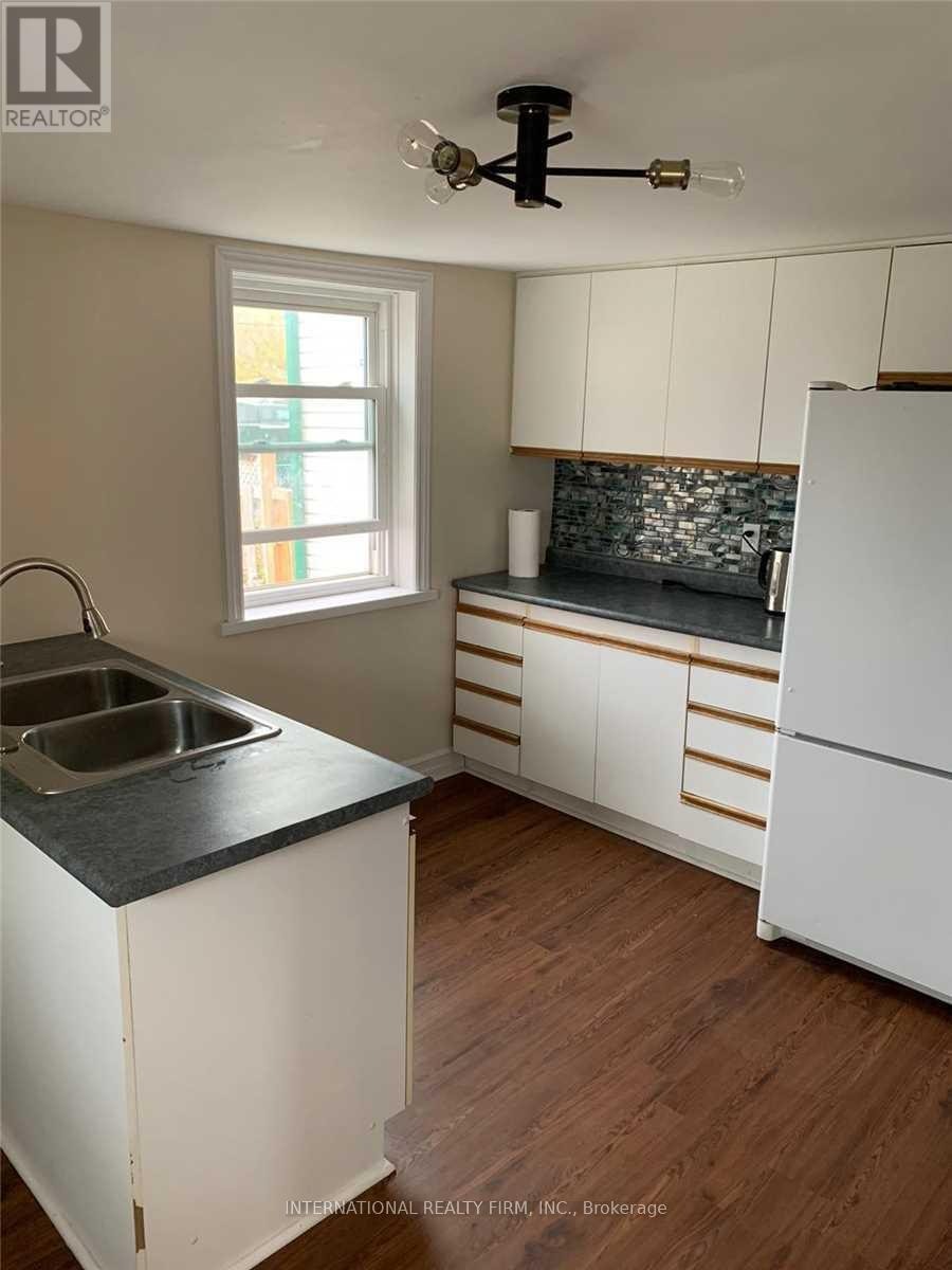 195 DIVISION STREET Cobourg, Ontario 2