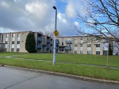 744 Lincoln St. Welland, ON L3B 4R5 289-213-9257 / 289-668-9097 lincolnmanorsuites@gmail.com 21 unit...
