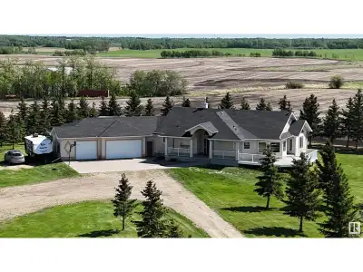 LOCATION!!! EXECUTIVE BUNGALOW w/TRIPLE ATTACHED GARAGE on 43 ACRES located only 1 MILE from EDMONTO...