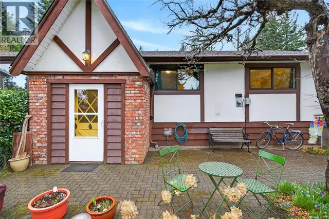 1516 Balsam Ave Comox, British Columbia in Houses for Sale in Comox / Courtenay / Cumberland - Image 2