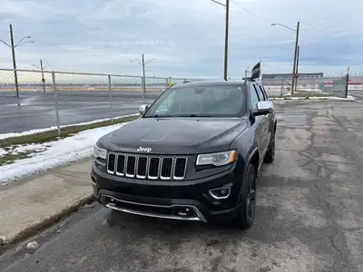 Découvrez votre prochaine aventure! Ce superbe Jeep Grand Cherokee noir 2016 n'est pas qu'un VUS; c'...