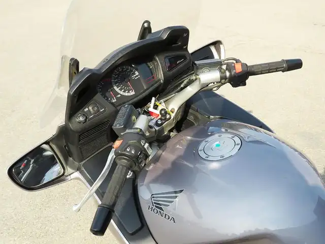 2003 Honda ST1300A ABS in Sport Touring in Cambridge - Image 14