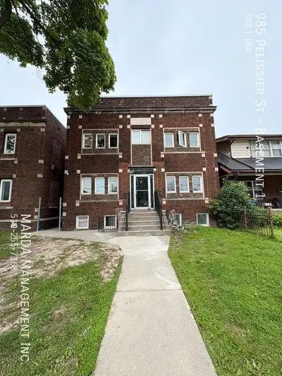 CHARMING 3 BEDROOM, 1 BATHROOM BASEMENT FLOOR UNIT +HYRDO