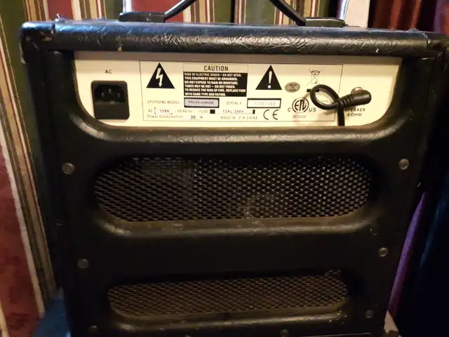 LIGHT tube amp  2 tubes in it in Amps & Pedals in Fredericton - Image 3