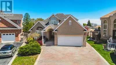 Welcome to this beautifully designed bungaloft nestled in one of Hamilton Mountains most sought-afte...