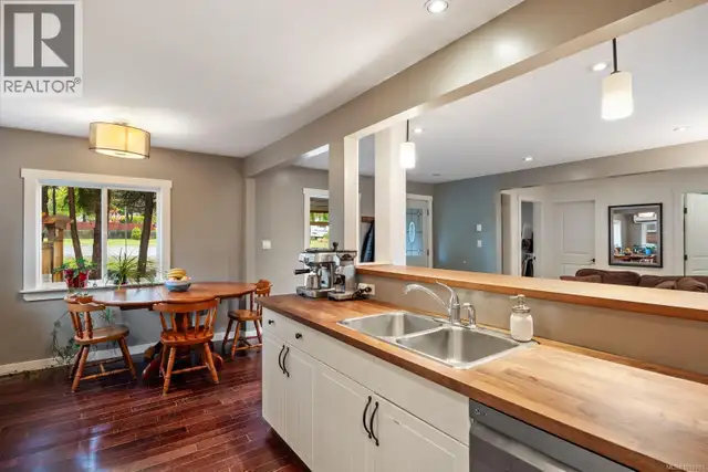 3328 Third St Cumberland, British Columbia in Houses for Sale in Comox / Courtenay / Cumberland - Image 18