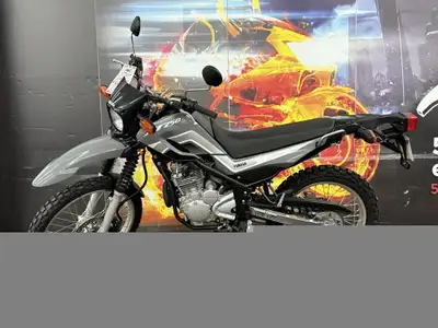 Excel Moto 2024 Yamaha XT250 2024 Yamaha XT250 Offrez-vous la moto de vos rêves cet hiver! Réservez...