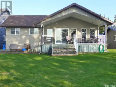 Welcome to your year-round lakefront escape, or permanent home at 5 Mathews Cres, Turtle Lake Lodge...