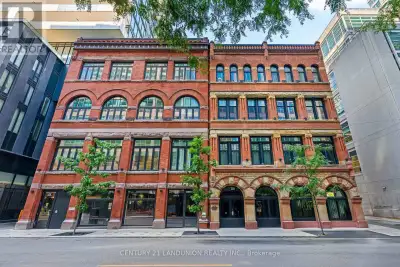 Newer Condo with a great location in the heart of Toronto. 5 min walk to Eaton Centre, St Lawrence M...