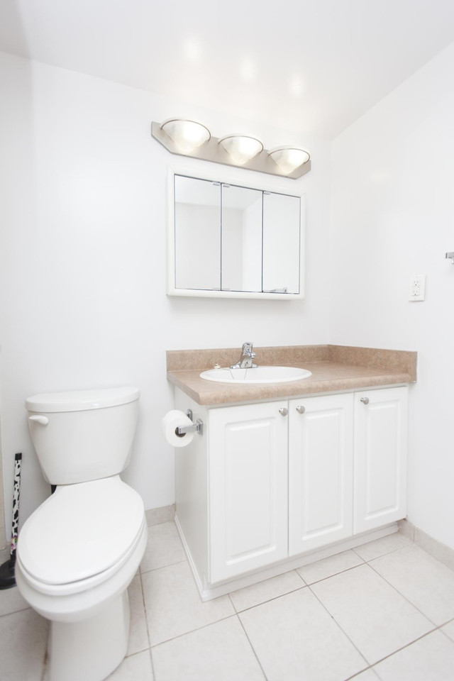 1 Bedroom Lakeview Place 2770 Aquitaine Avenue Long Term Rentals